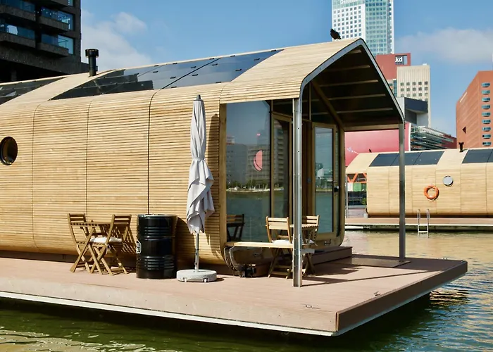 Wikkelboats at Floating Rotterdam Rijnhaven Villa
