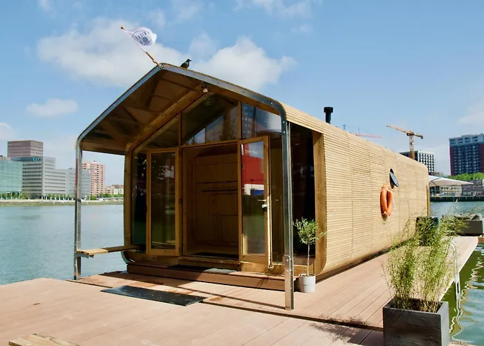 Wikkelboats at Floating Rotterdam Rijnhaven Villa